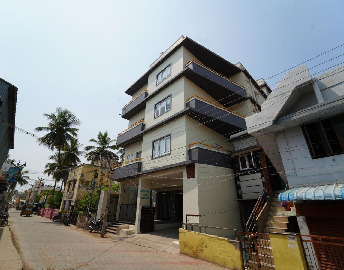 Hôtel Moshis Nest à Madurai Extérieur photo